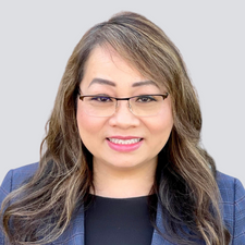 Trang Nguyen Headshot